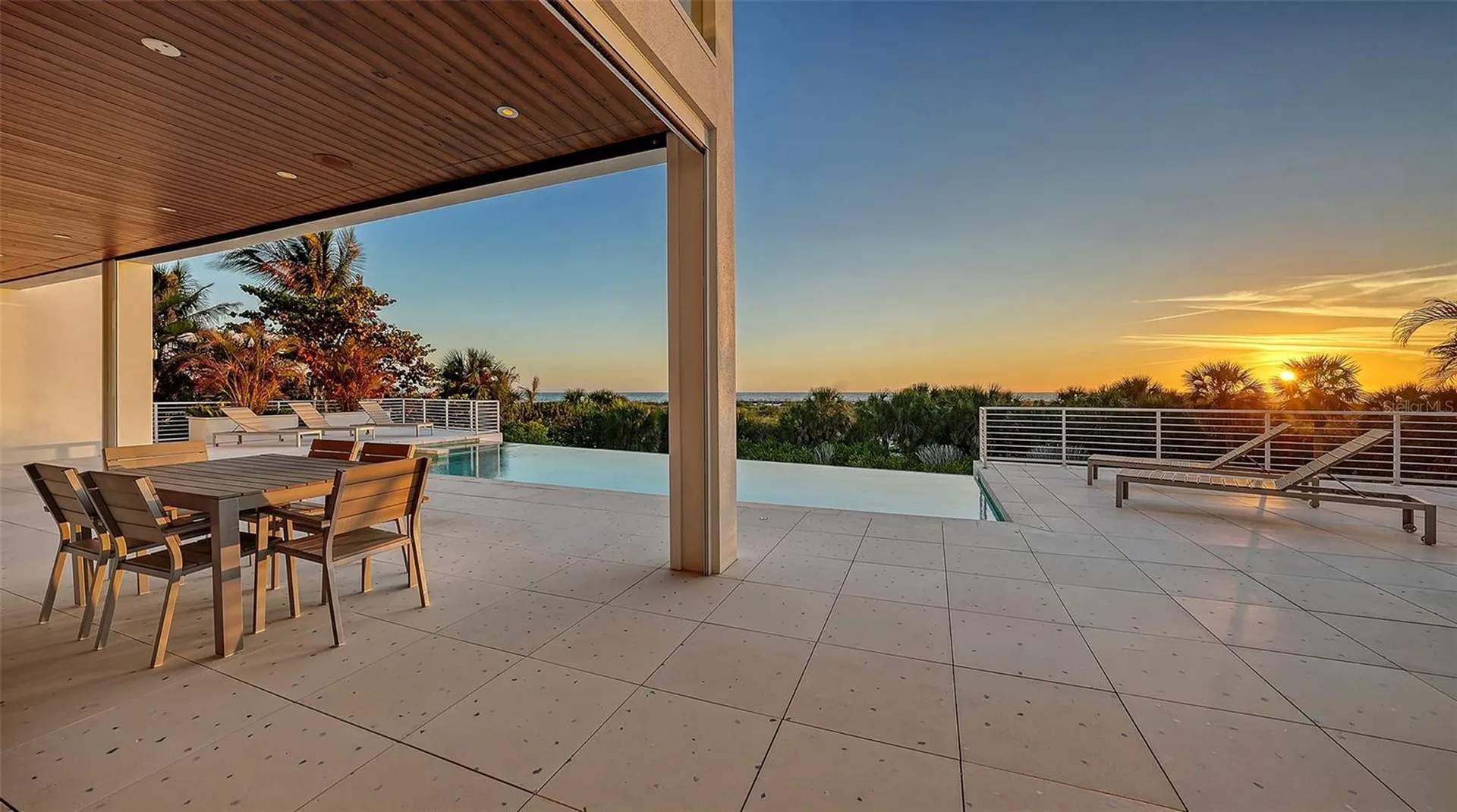 160 Whittier Drive Sarasota FL 34236