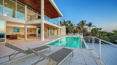 160 Whittier Drive Sarasota FL 34236