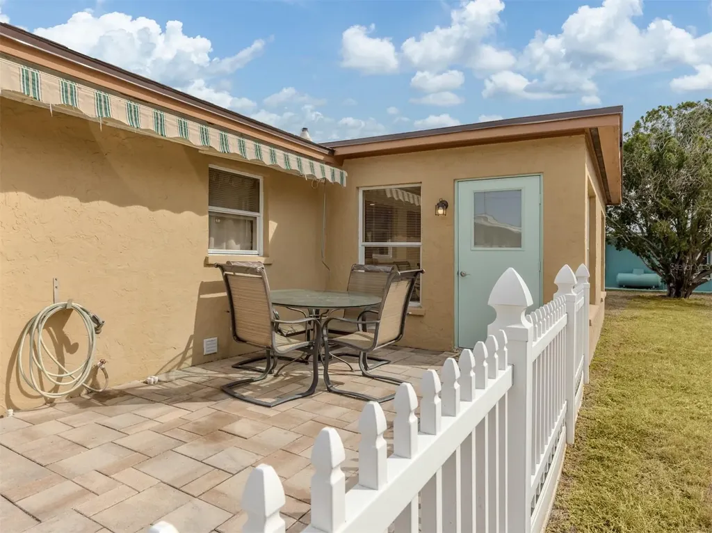 1215 Mango Avenue Venice FL 34285