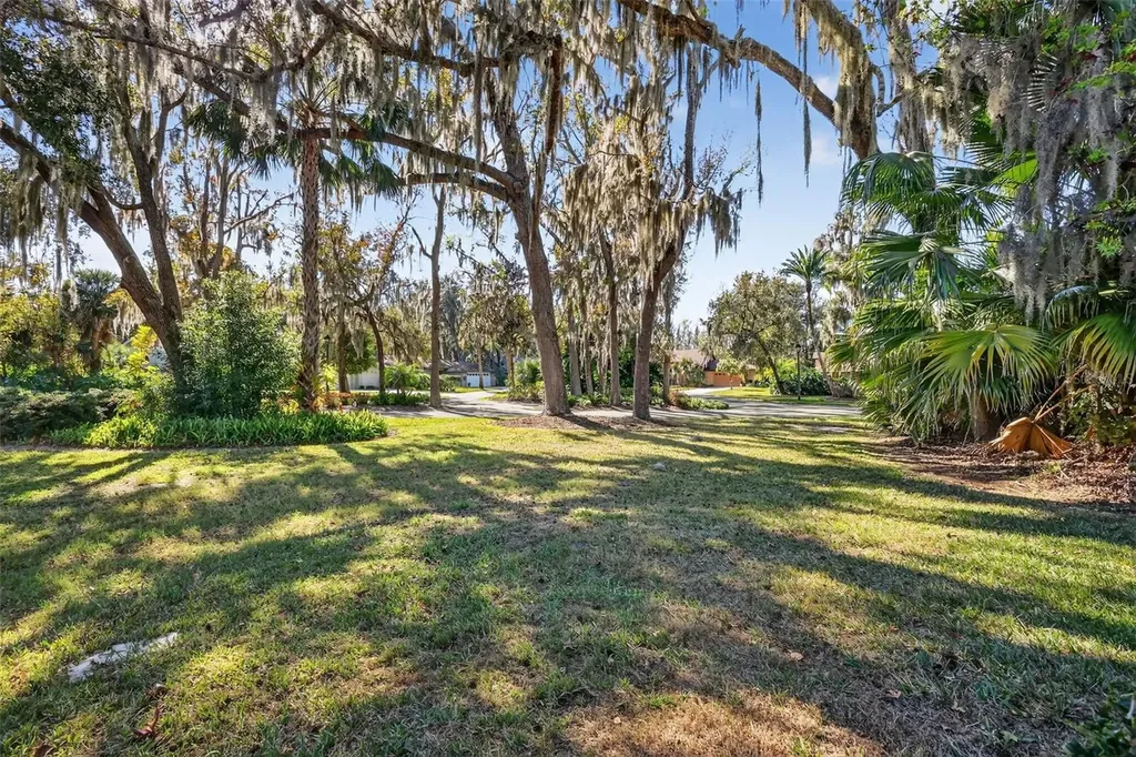 301 Clusterwood Drive Yalaha FL 34797