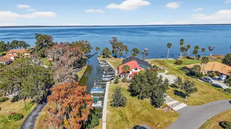 301 Clusterwood Drive Yalaha FL 34797