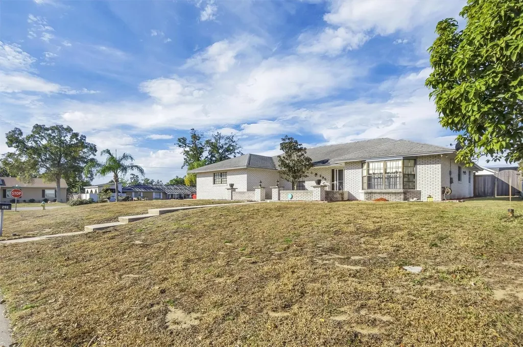 295 S Glen Avenue Lake Alfred FL 33850