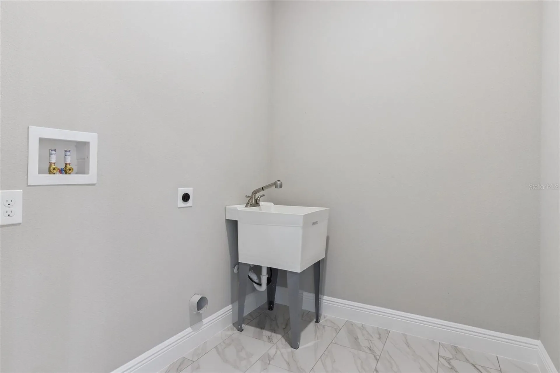1209 Atlantic Way Kissimmee FL 34759