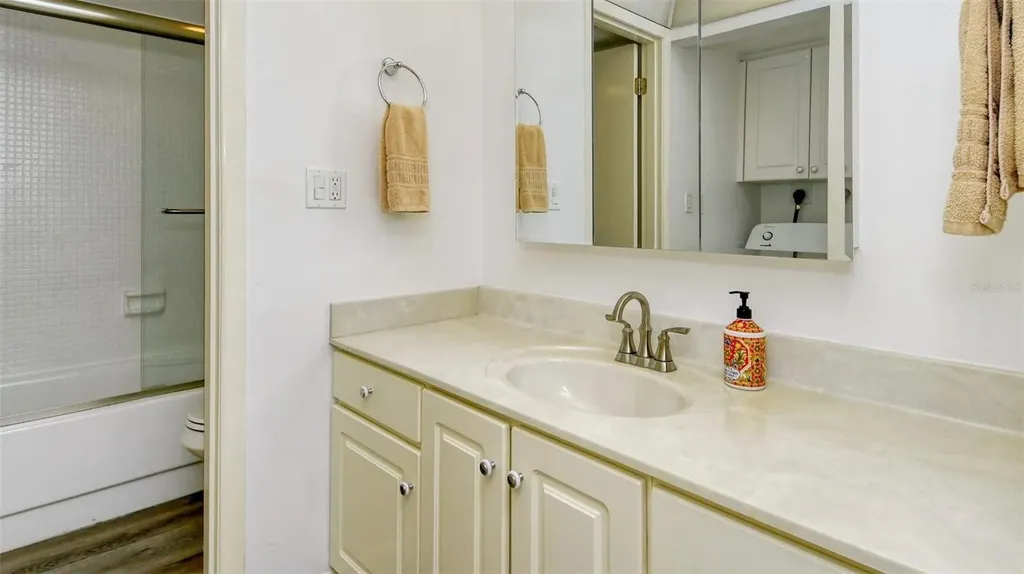 6044 W Peppertree Way Sarasota FL 34242
