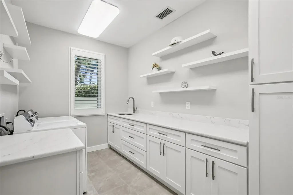 125 S Blvd Of Presidents Sarasota FL 34236