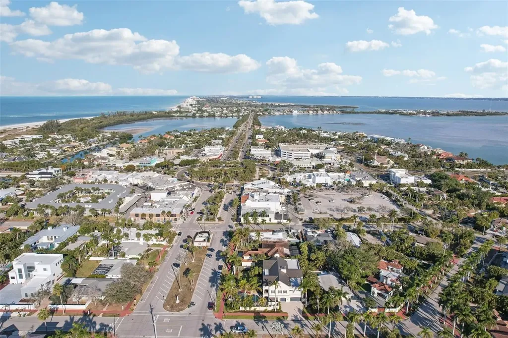 125 S Blvd Of Presidents Sarasota FL 34236