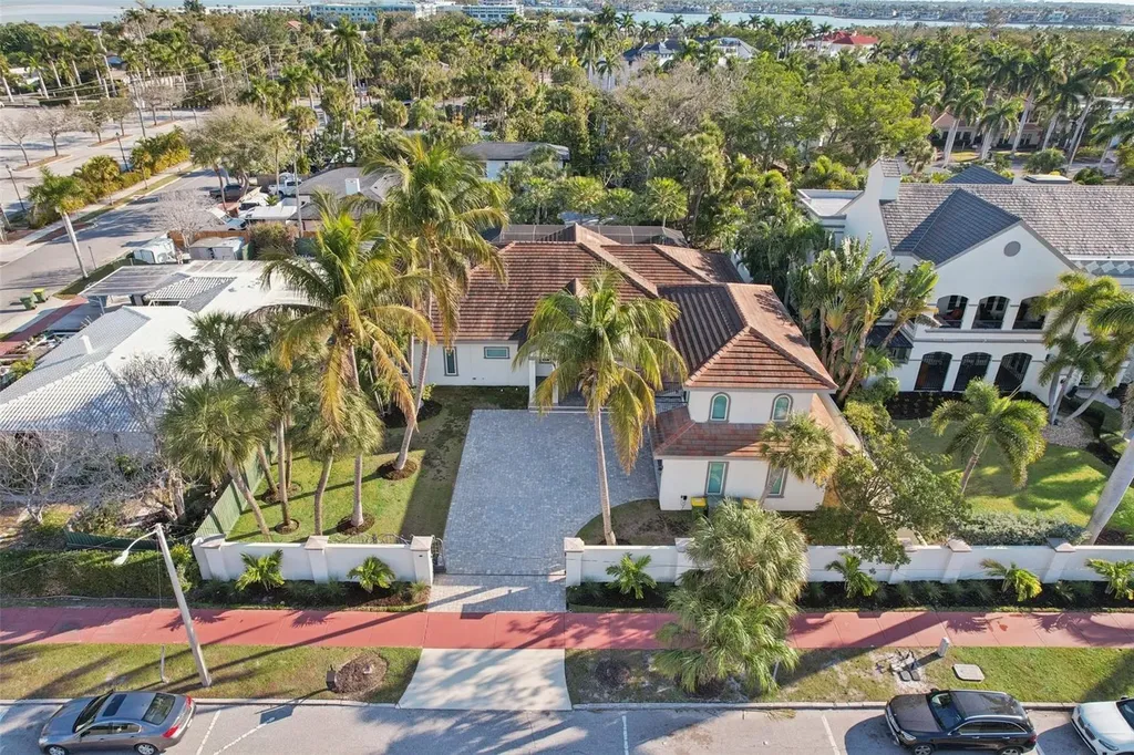 125 S Blvd Of Presidents Sarasota FL 34236