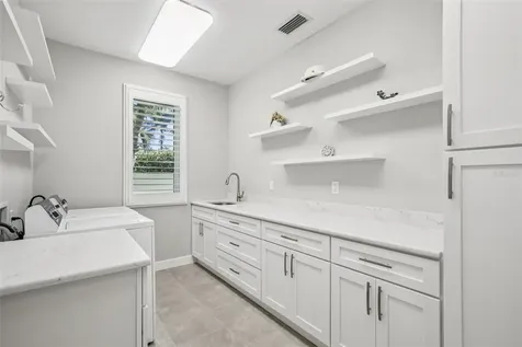 125 S Blvd Of Presidents Sarasota FL 34236