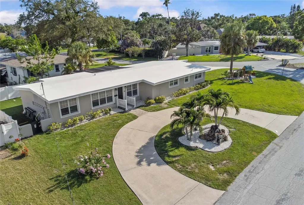 327 Sunny Lane Belleair FL 33756