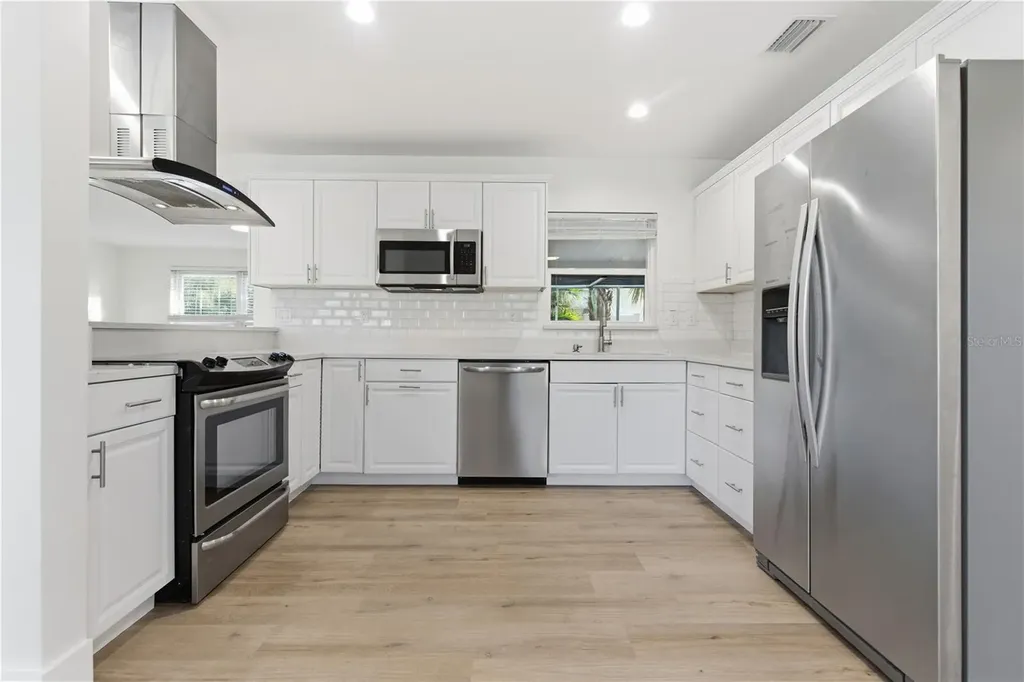327 Sunny Lane Belleair FL 33756
