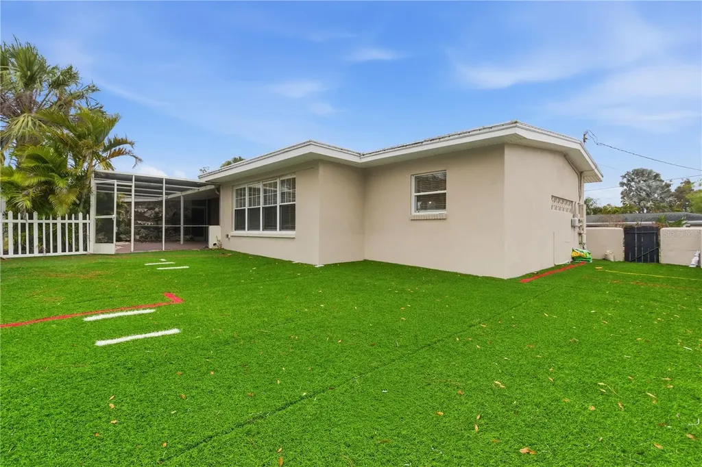 327 Sunny Lane Belleair FL 33756