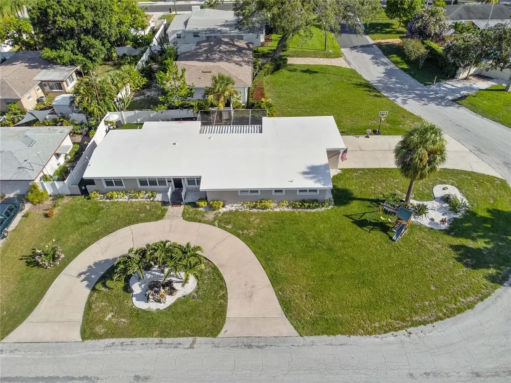 327 Sunny Lane Belleair FL 33756