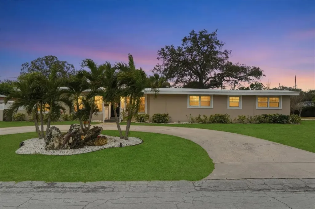 327 Sunny Lane Belleair FL 33756