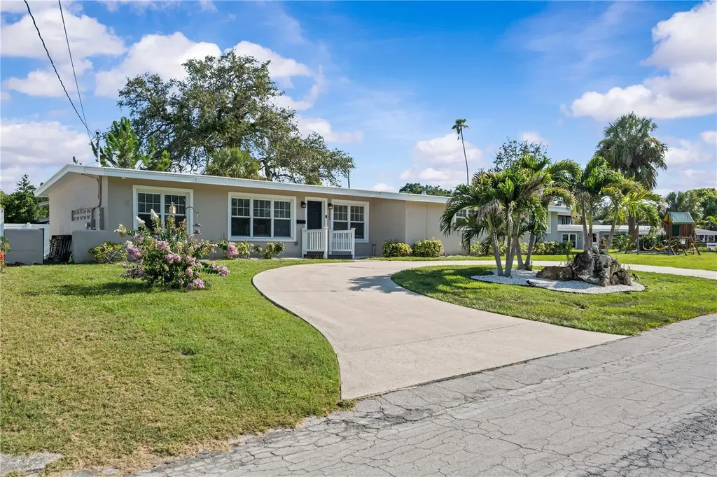 327 Sunny Lane Belleair FL 33756