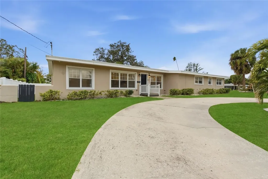 327 Sunny Lane Belleair FL 33756