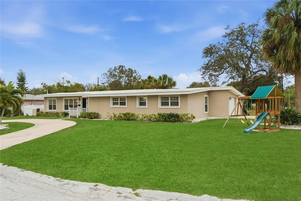327 Sunny Lane Belleair FL 33756