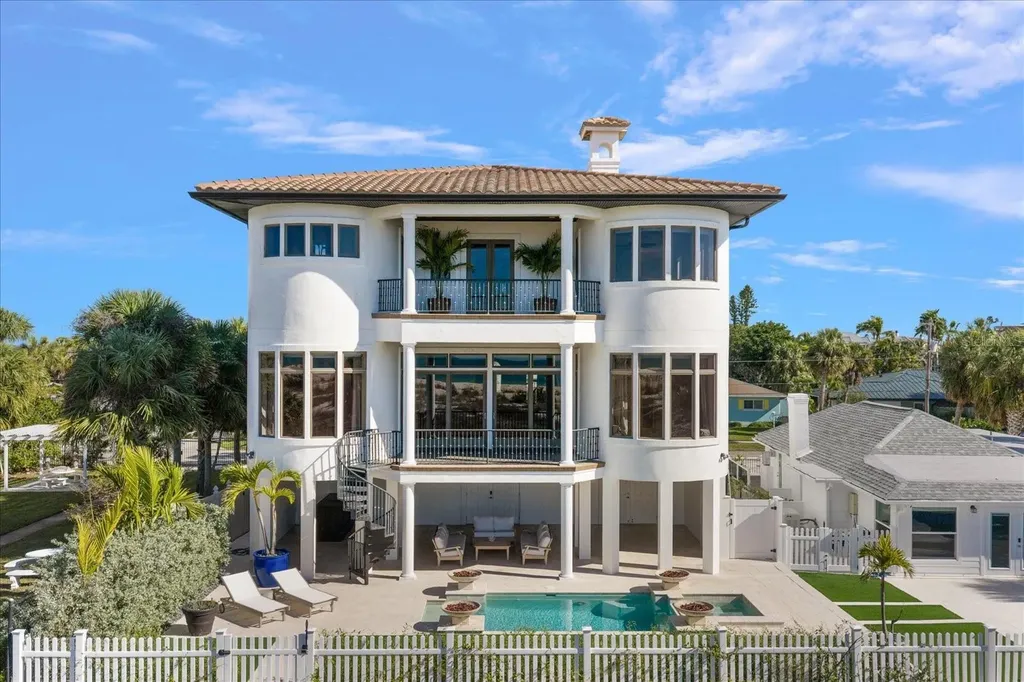 1040 Eldorado Avenue Clearwater Beach FL 33767