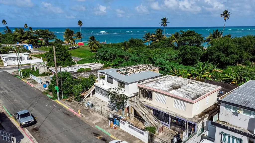 Calle 6 Medania Alta Loiza PR 00772