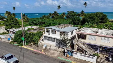 Calle 6 Medania Alta Loiza PR 00772