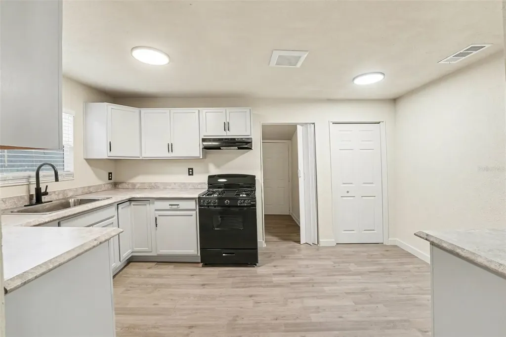 129 W Park Avenue Lake Wales FL 33853