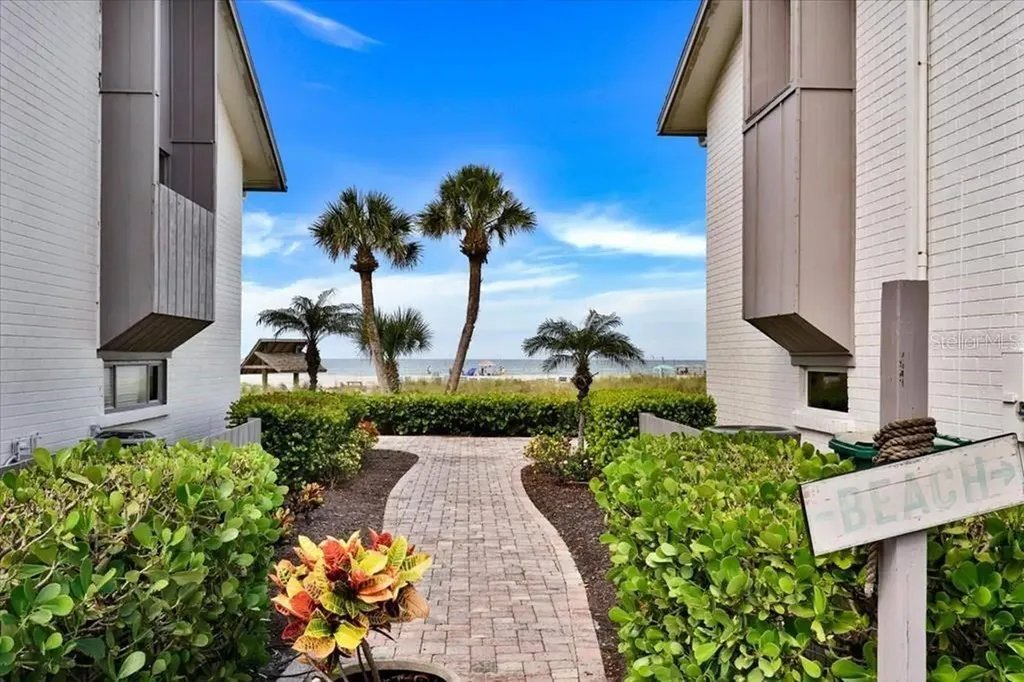 6046 W Peppertree Way Sarasota FL 34242