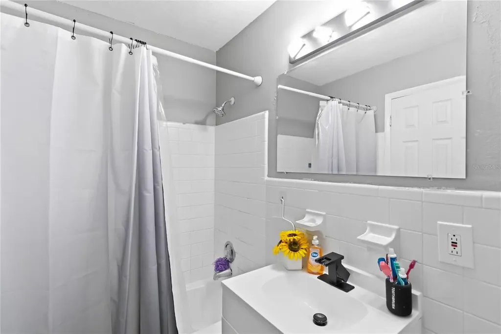 568 E Normandy Boulevard Deltona FL 32725