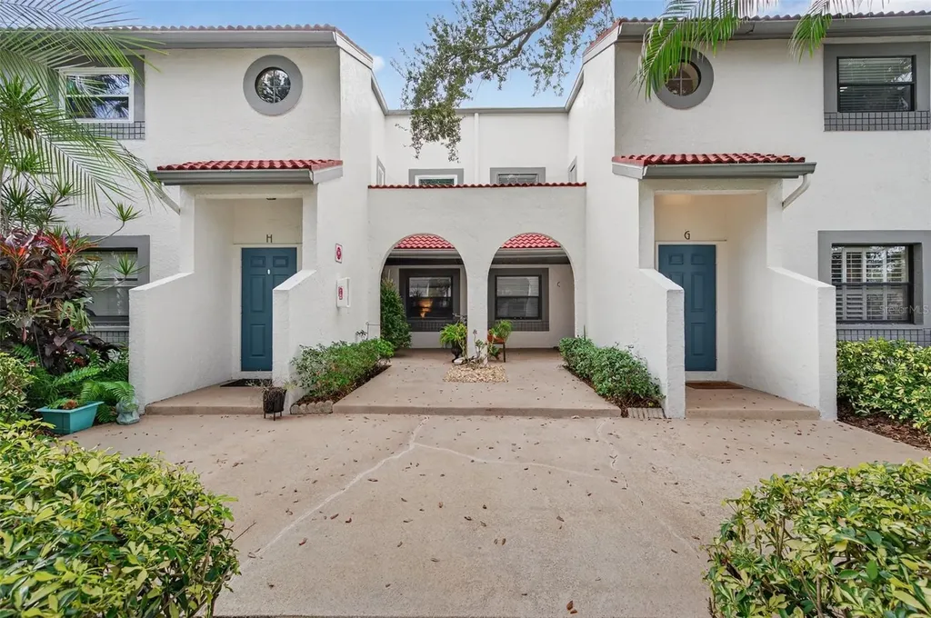 484 Santa Cruz Place NE St Petersburg FL 33703