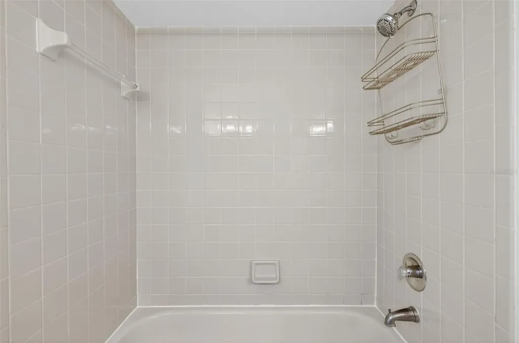 484 Santa Cruz Place NE St Petersburg FL 33703