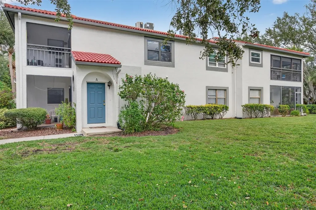 484 Santa Cruz Place NE St Petersburg FL 33703