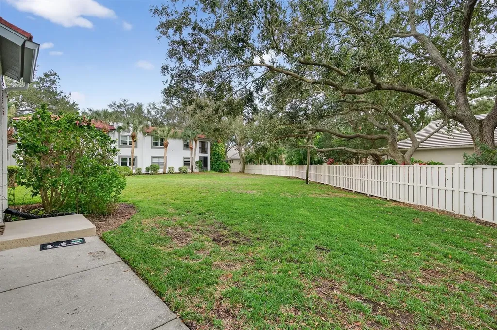 484 Santa Cruz Place NE St Petersburg FL 33703