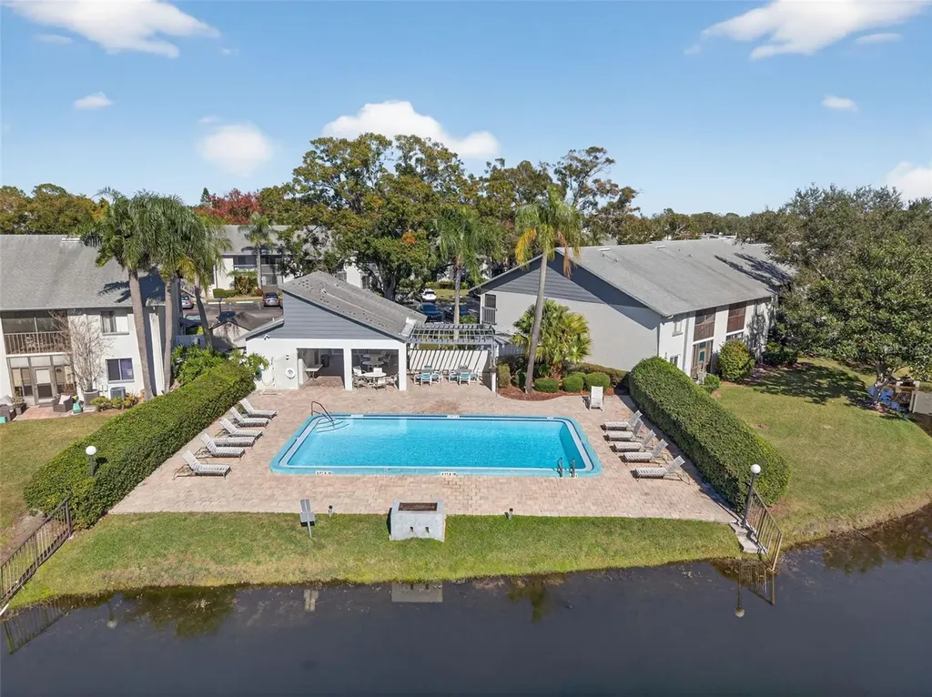 484 Santa Cruz Place NE St Petersburg FL 33703