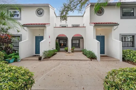 484 Santa Cruz Place NE St Petersburg FL 33703