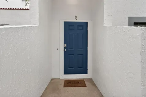 484 Santa Cruz Place NE St Petersburg FL 33703