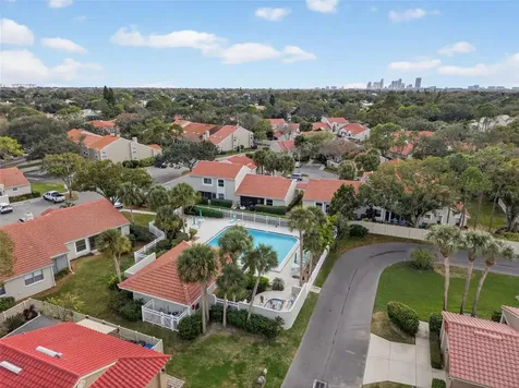 484 Santa Cruz Place NE St Petersburg FL 33703