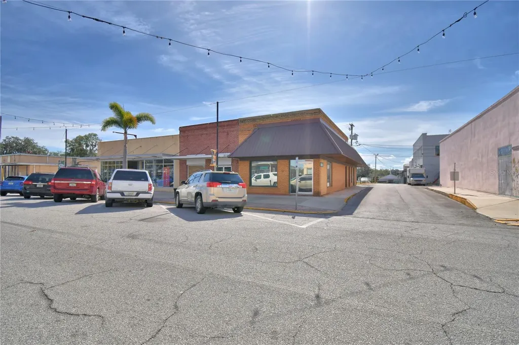 22 E Wall Street Frostproof FL 33843