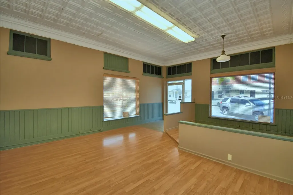 22 E Wall Street Frostproof FL 33843