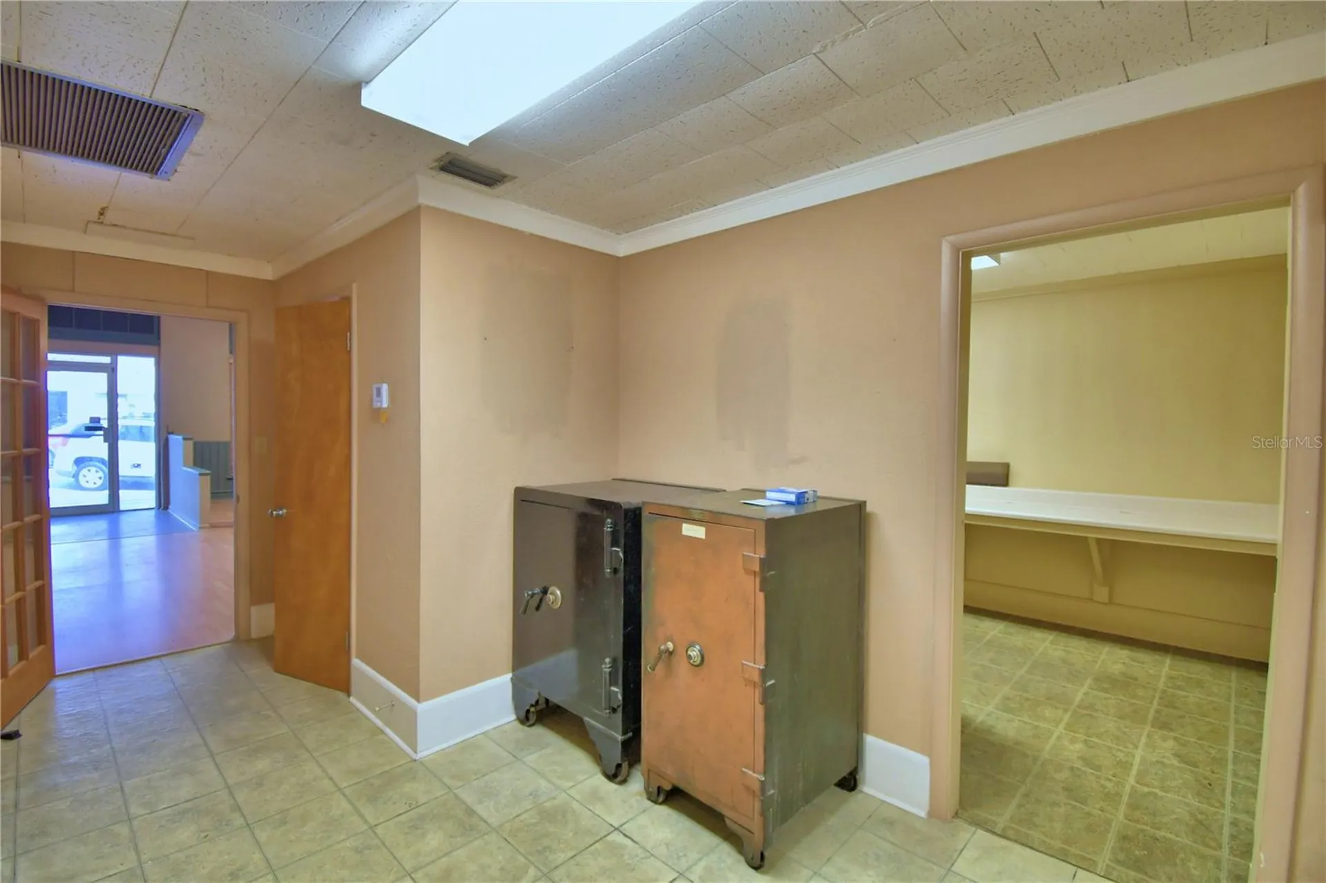 22 E Wall Street Frostproof FL 33843