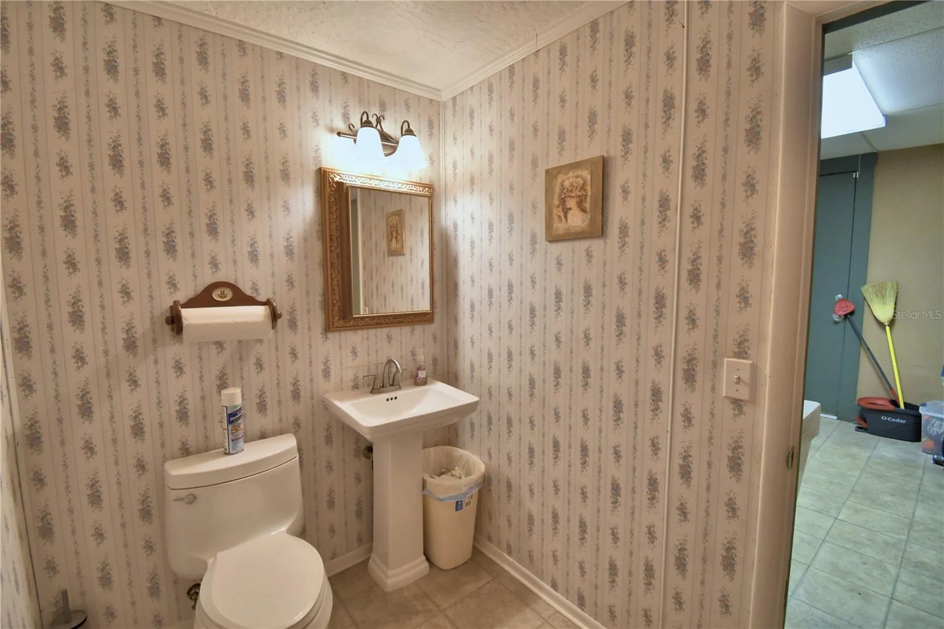 22 E Wall Street Frostproof FL 33843