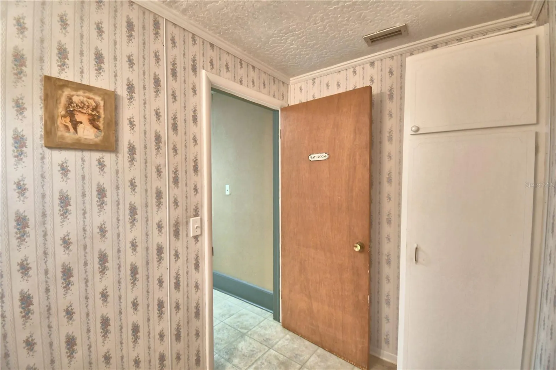 22 E Wall Street Frostproof FL 33843