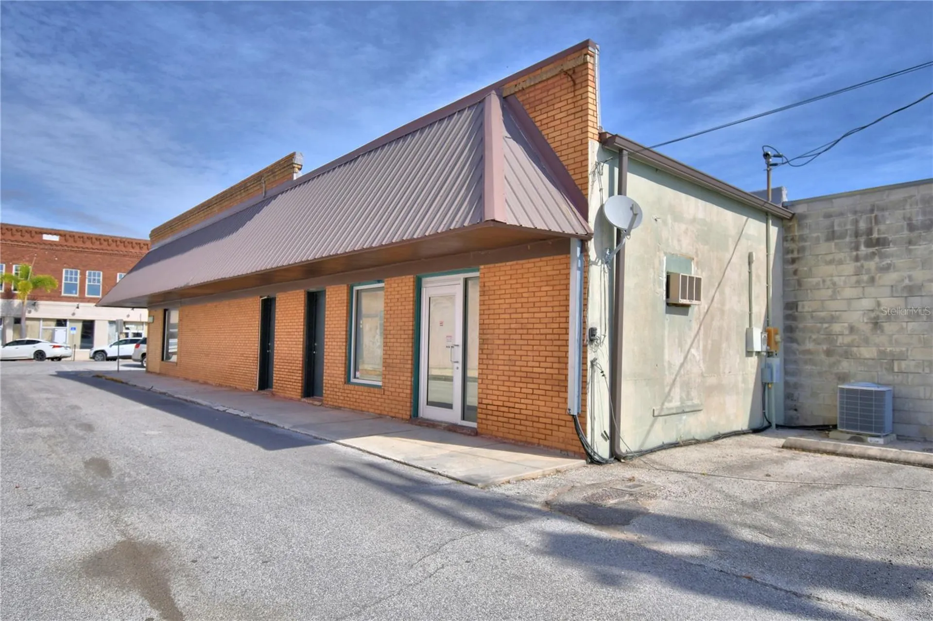 22 E Wall Street Frostproof FL 33843