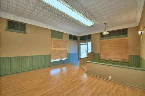 22 E Wall Street Frostproof FL 33843