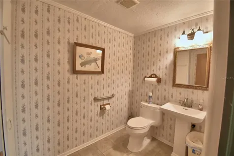 22 E Wall Street Frostproof FL 33843