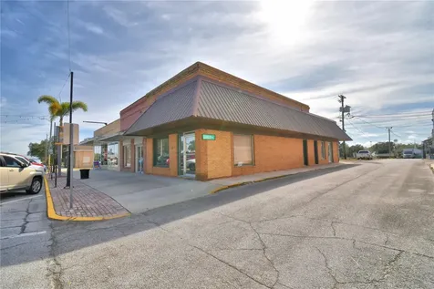 22 E Wall Street Frostproof FL 33843