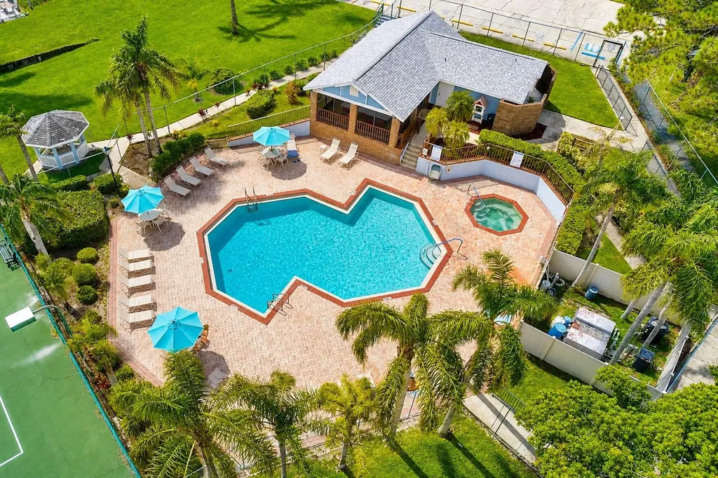 2728 Bentley Drive Palm Harbor FL 34684