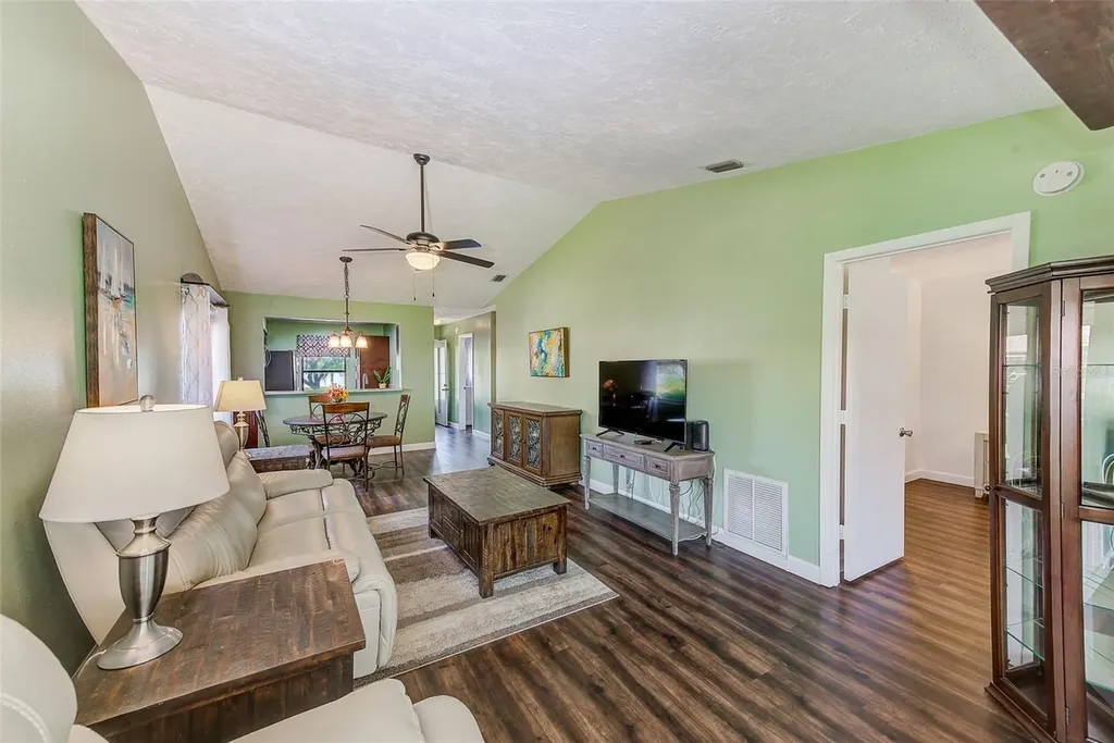 6040 27th Street W Bradenton FL 34207