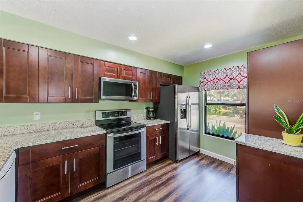 6040 27th Street W Bradenton FL 34207