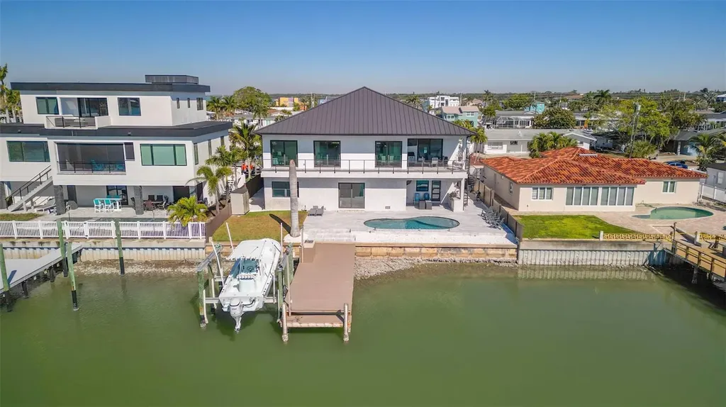 7966 1st Avenue S St Petersburg FL 33707