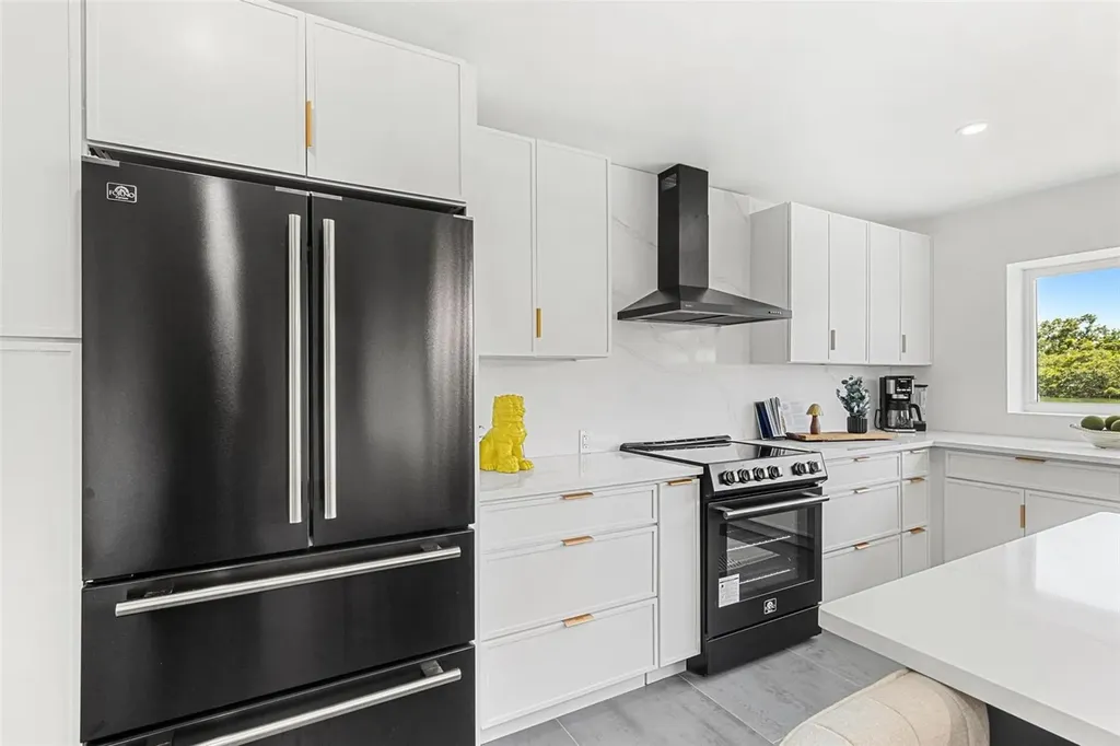 380 Colony Point Road S St Petersburg FL 33705