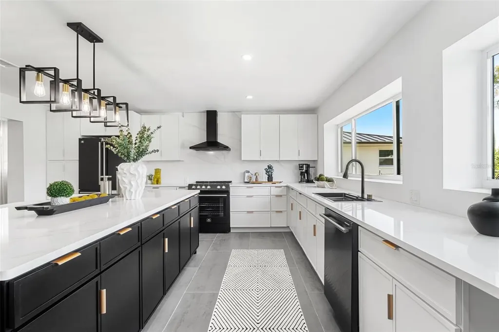 380 Colony Point Road S St Petersburg FL 33705