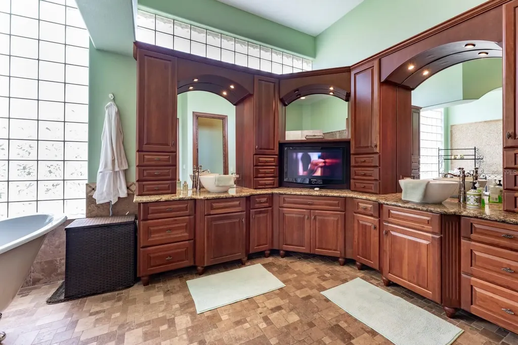 543 Isleworth Close Tarpon Springs FL 34688